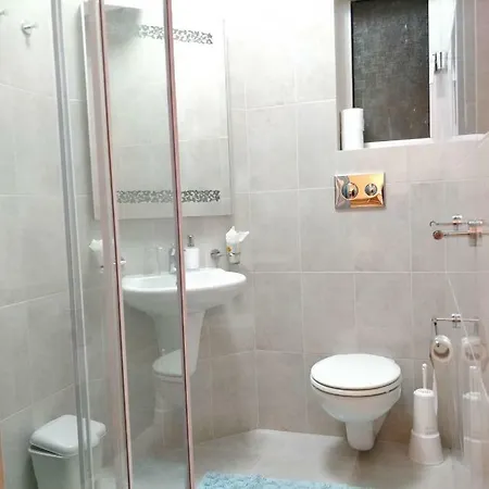 3 Bed *