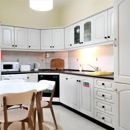 3 Bed Apartmán